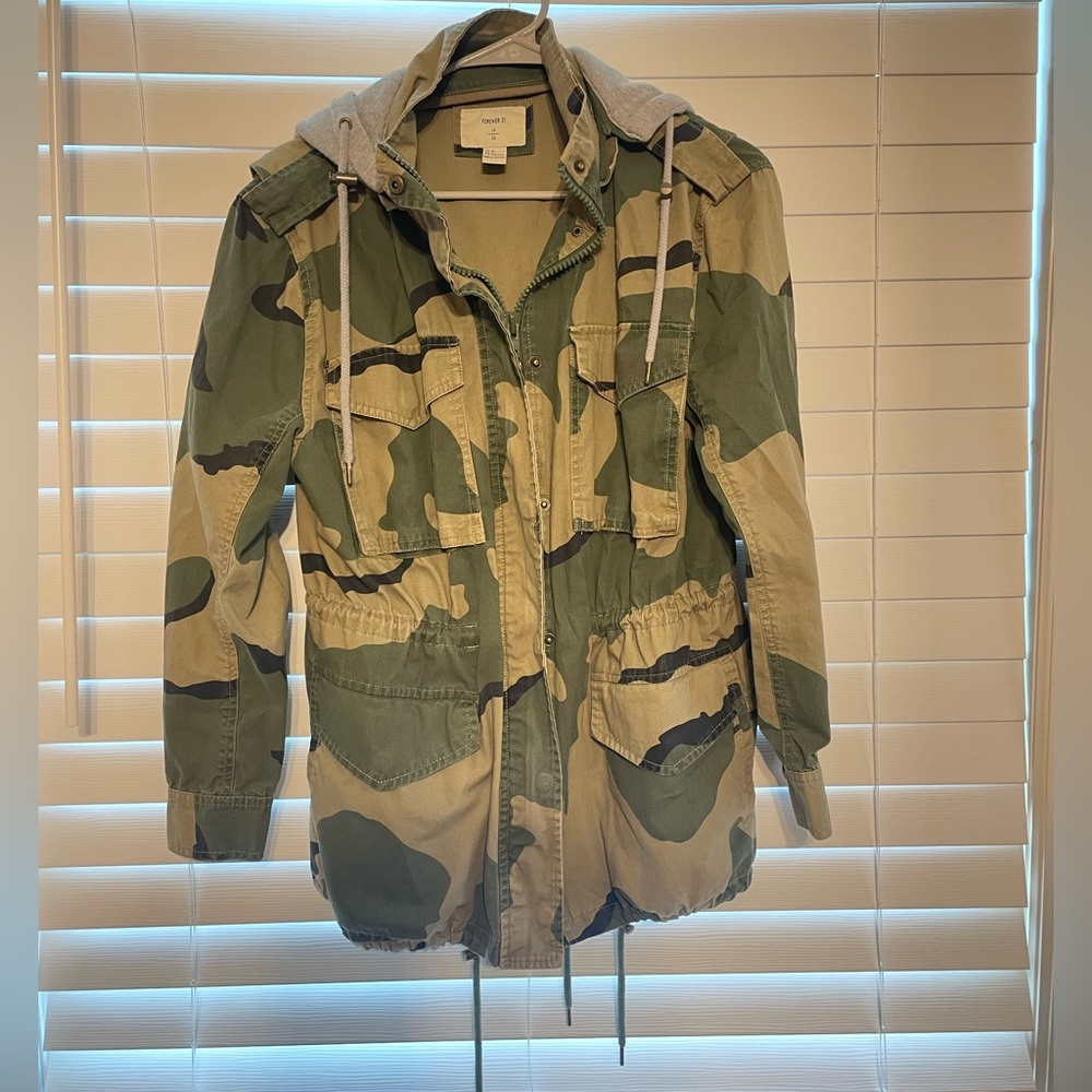 Women’s Forever 21 Camouflage Lightweight Jacket - Size Small